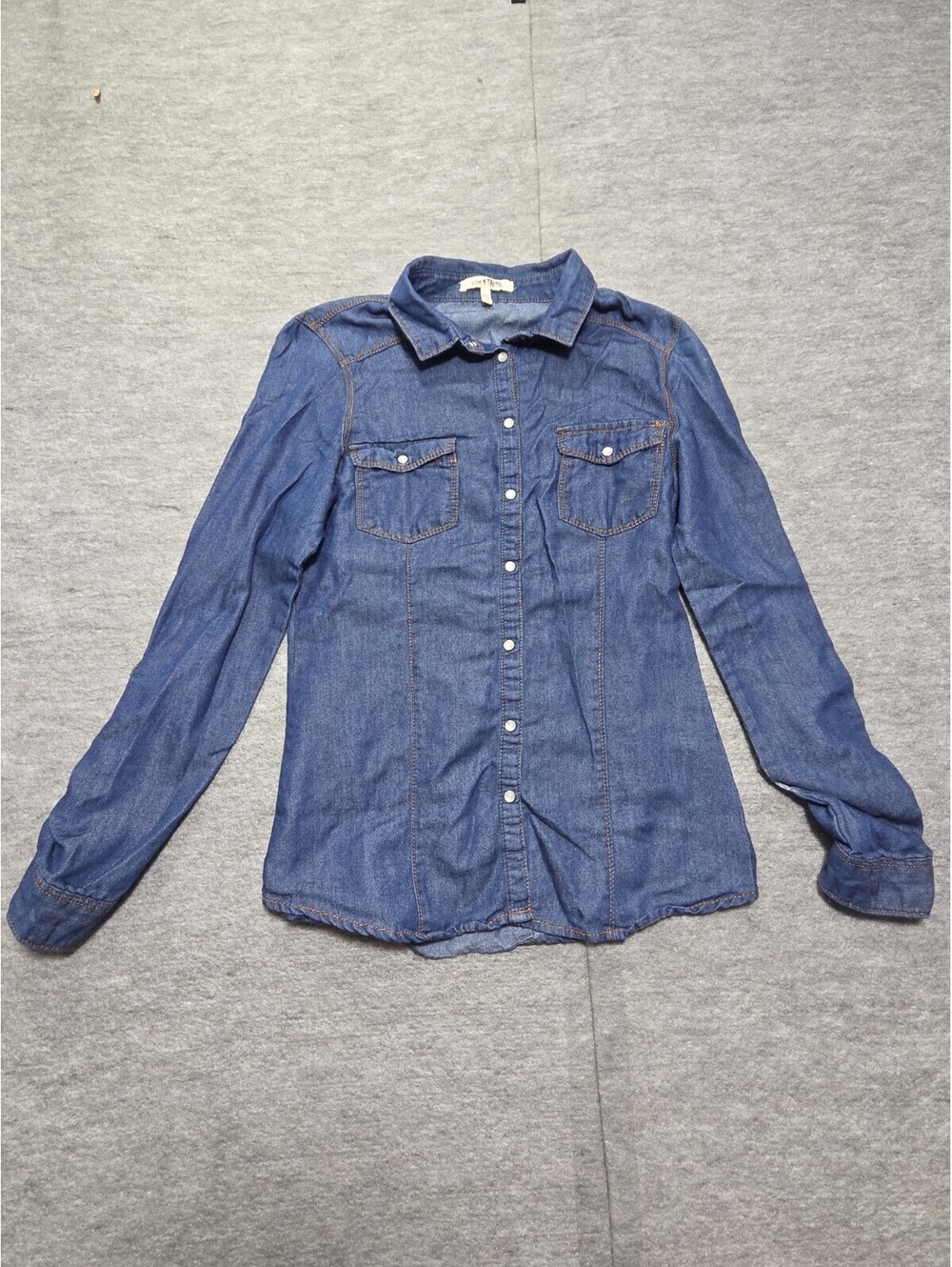 Live 4 Truth Women's Small Denim Pearl Snap Western Shirt Roll Tab Long Sleeve